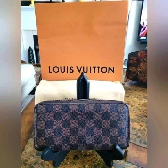 Louis Vuitton Damier Ebene zip around wallet - Picture 1 of 7